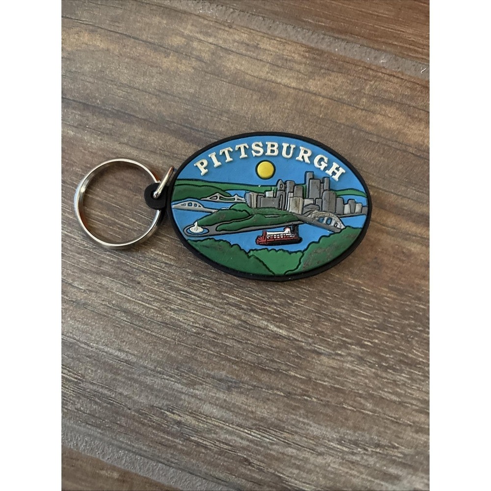 Vintage Keychain PITTSBURG Key‎ Fob Ring City Scape Scene PENNSYLVANIA Souvenir